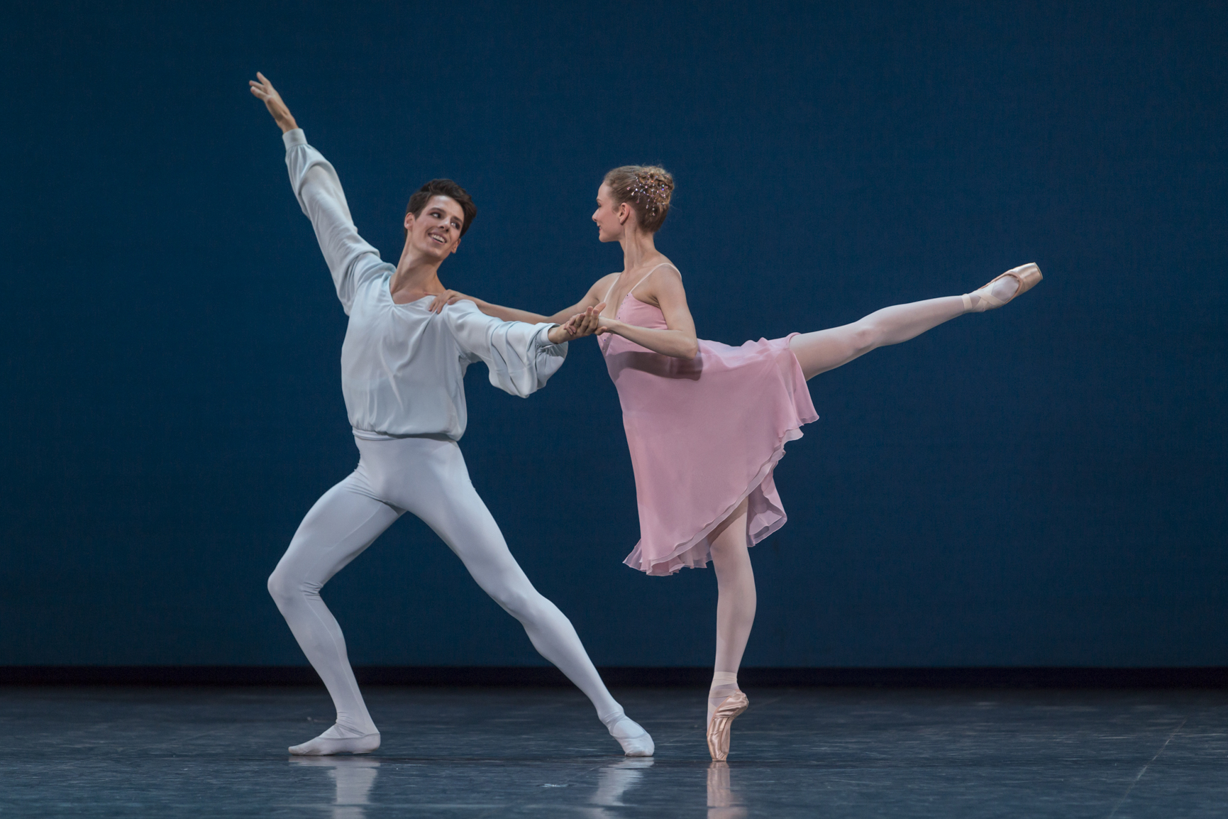 Ballet paris. Парижский балет. Театр балета в Париже. Школа балета в Париже. Академия балета в Париже фото.