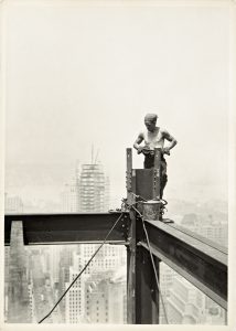 Lewis Hine, On the Hoist, Empire State Building, 1931. Libre de derechos.