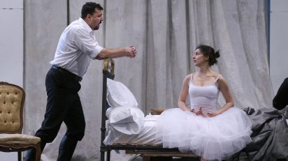 El tenor Eric Cutler (El príncipe) y la soprano Asmik Grigorian (Rusalka). © Javier del Real | Teatro Real.